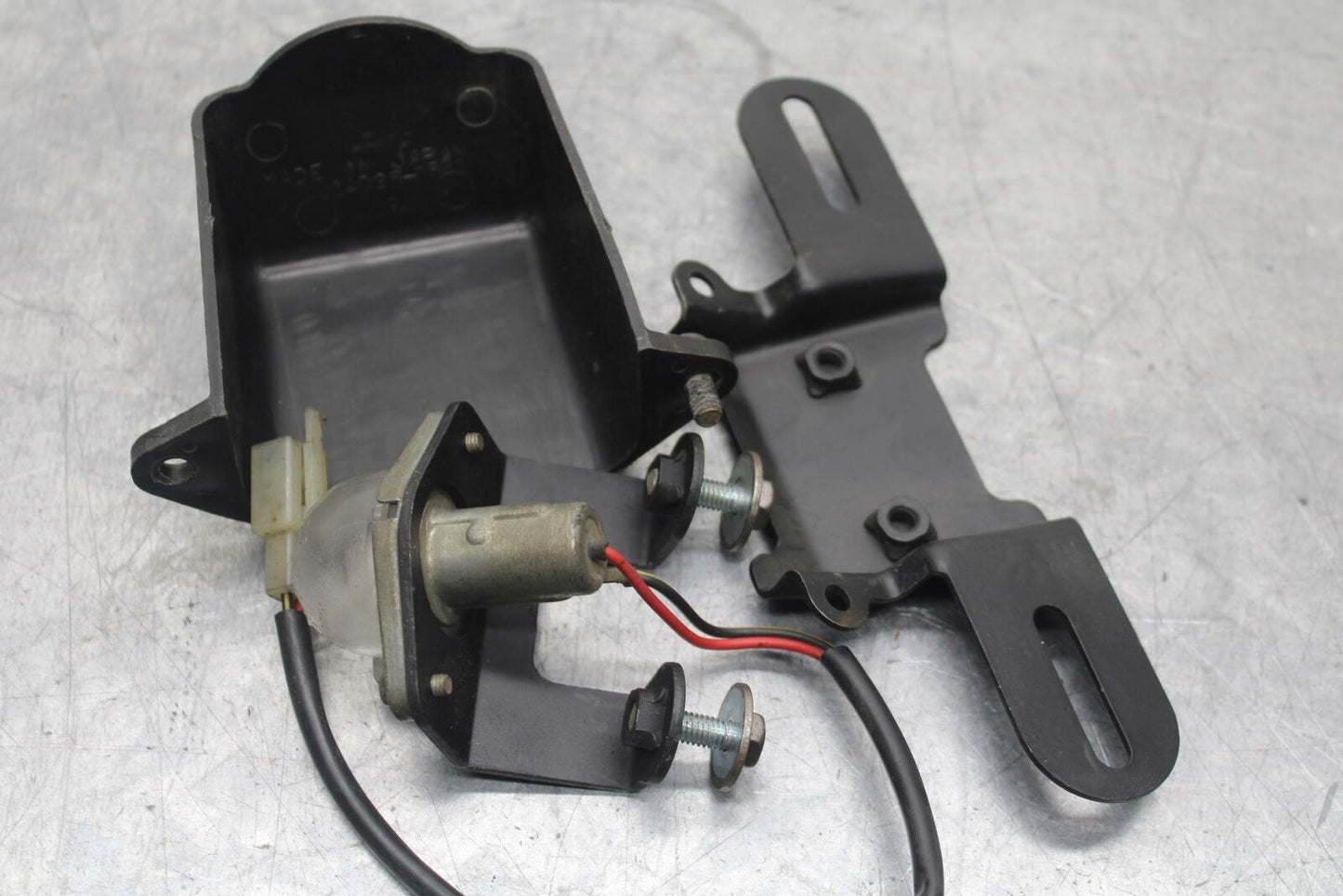 1985 Kawasaki Ninja 900R ZX900A REAR BACK TAIL LIGHT MOUNT BRACKET BB84