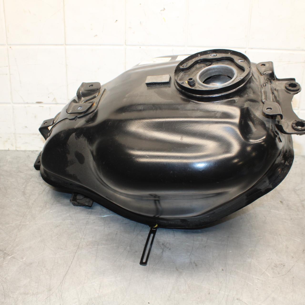 21 HUSQVARNA VITPILEN 401 GAS TANK FUEL CELL PETROL RESERVOIR BB467