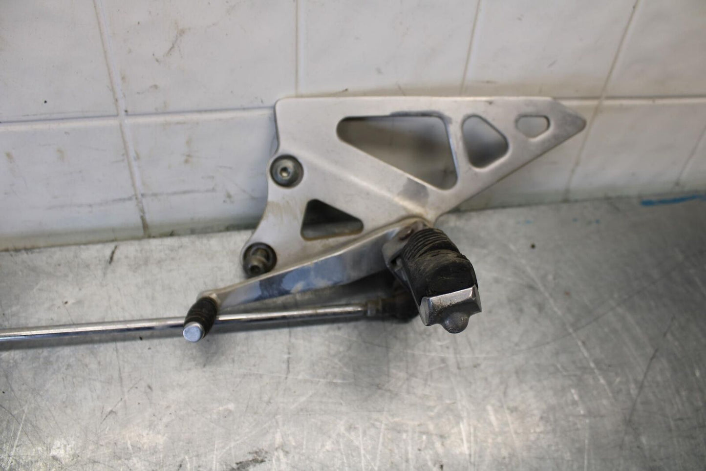 91-92 SUZUKI GSXR1100 GSXR 1100M LEFT REARSET REAR SET FOOT PEG W SHIFTER BB435