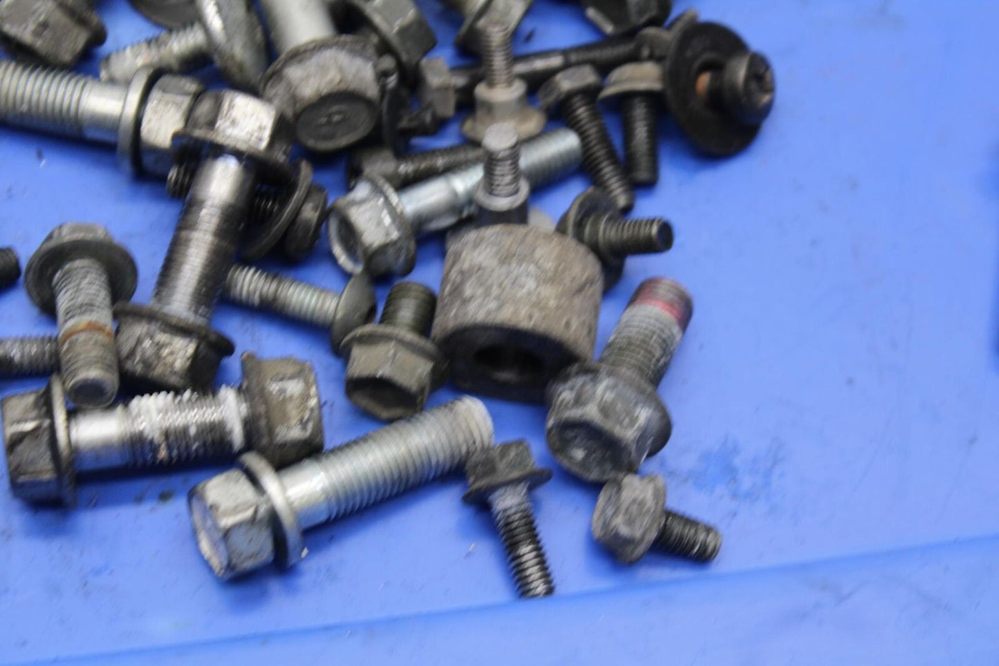 04-09 SUZUKI GS 500 FH GS500F LEFTOVER MOUNTING BOLTS HARDWARE MOTOR BB97