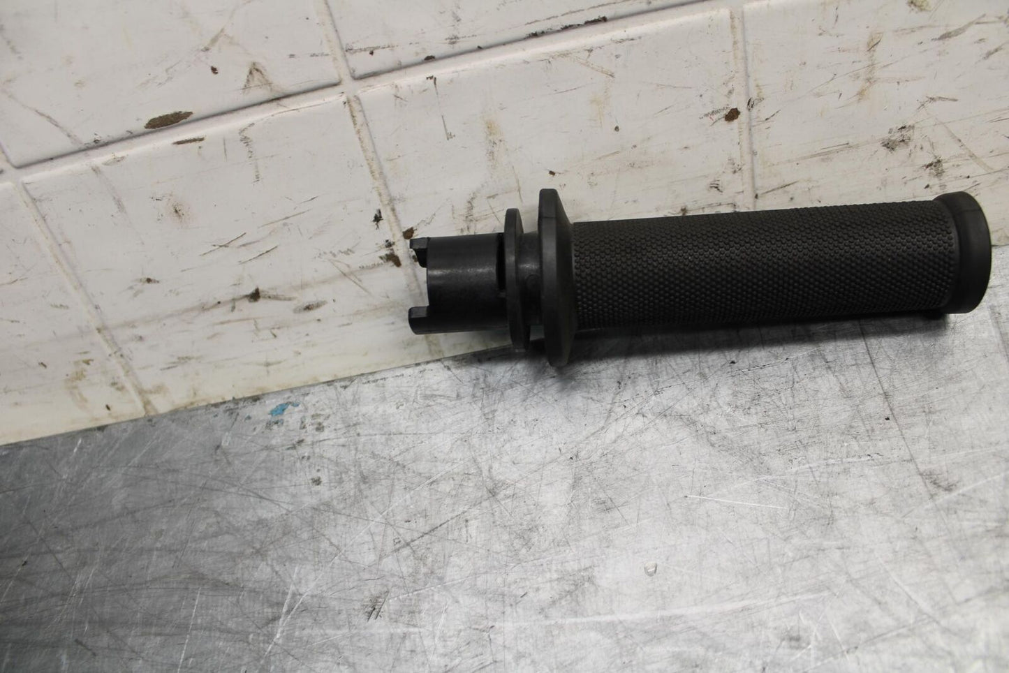 21 HUSQVARNA VITPILEN 401 RIGHT THROTTLE GRIP BB467