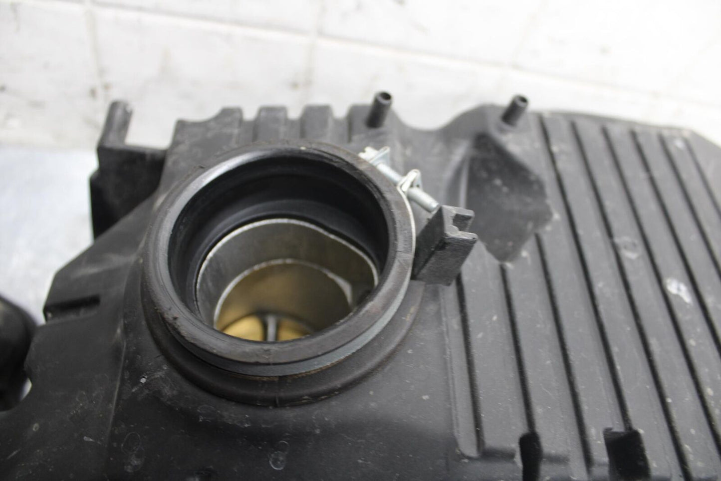2009 Aprilia Shiver 750 SL750 AIRBOX AIR INTAKE FILTER BOX W INJECTORS BB506