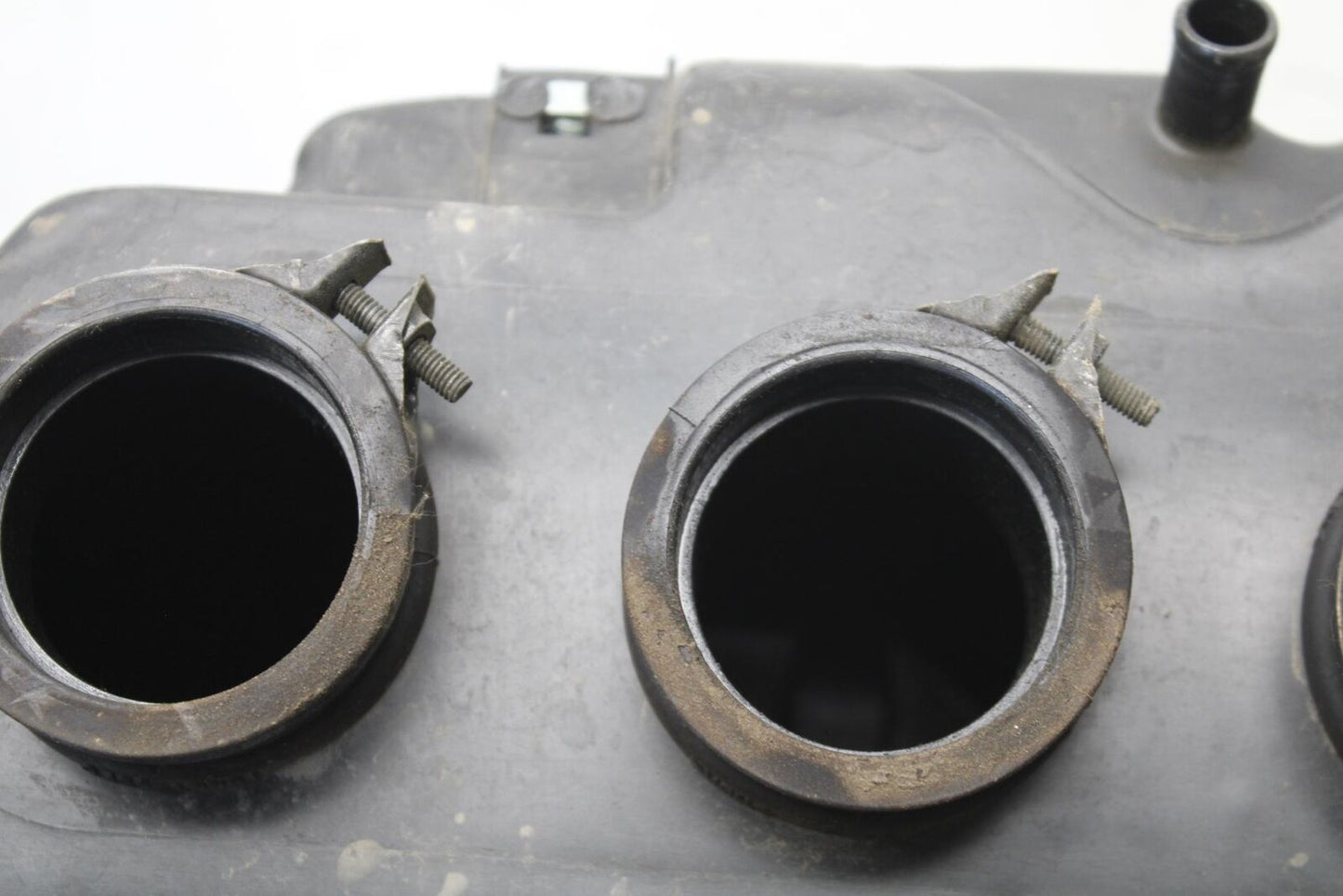 01-03 SUZUKI GSXR600 AIRBOX AIR INTAKE FILTER BOX 13700-39F00 BB633