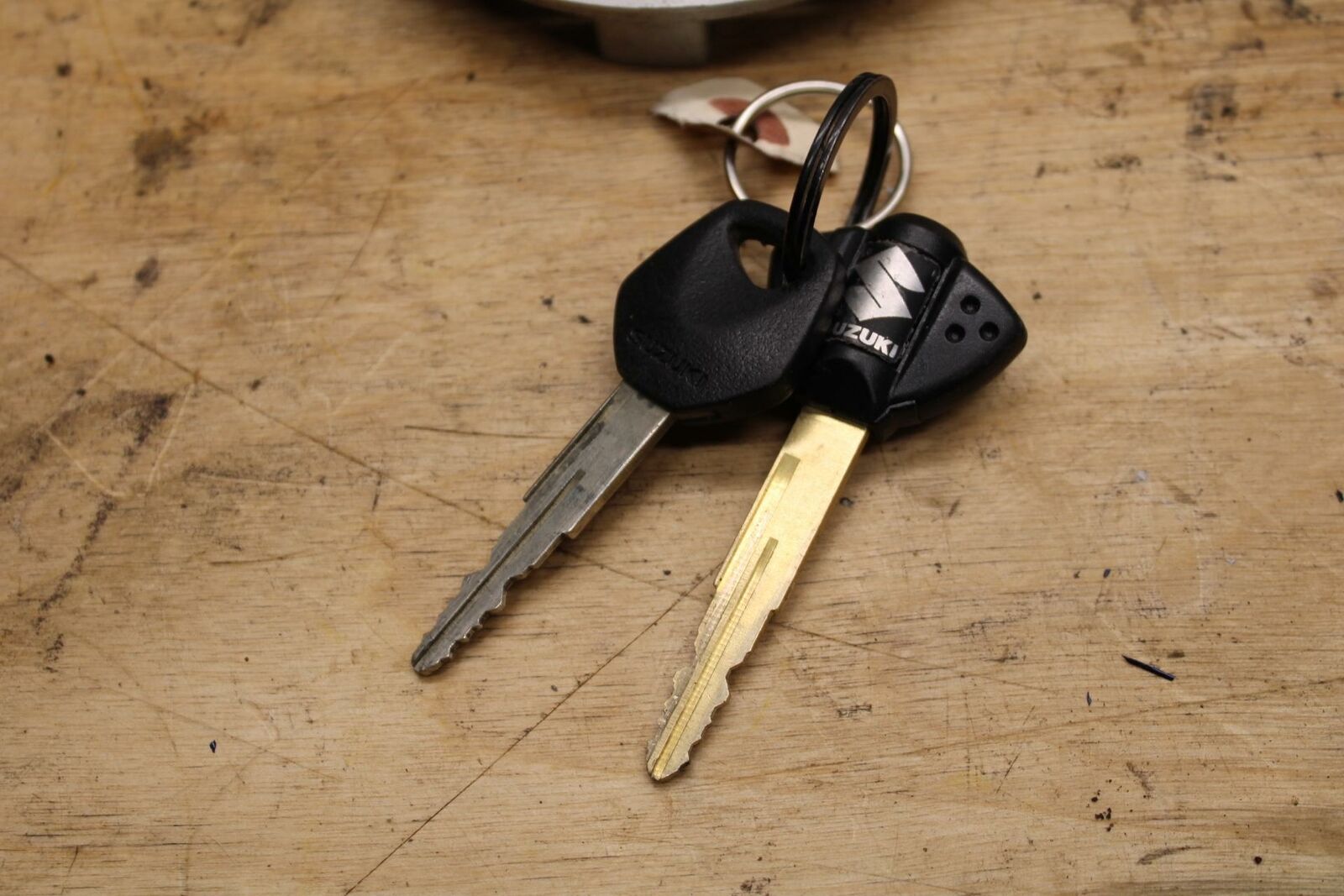 02-03 SUZUKI VSTROM 1000 IGNITION LOCK KEY SET W/ GAS CAP AND SEAT LOCK BB331