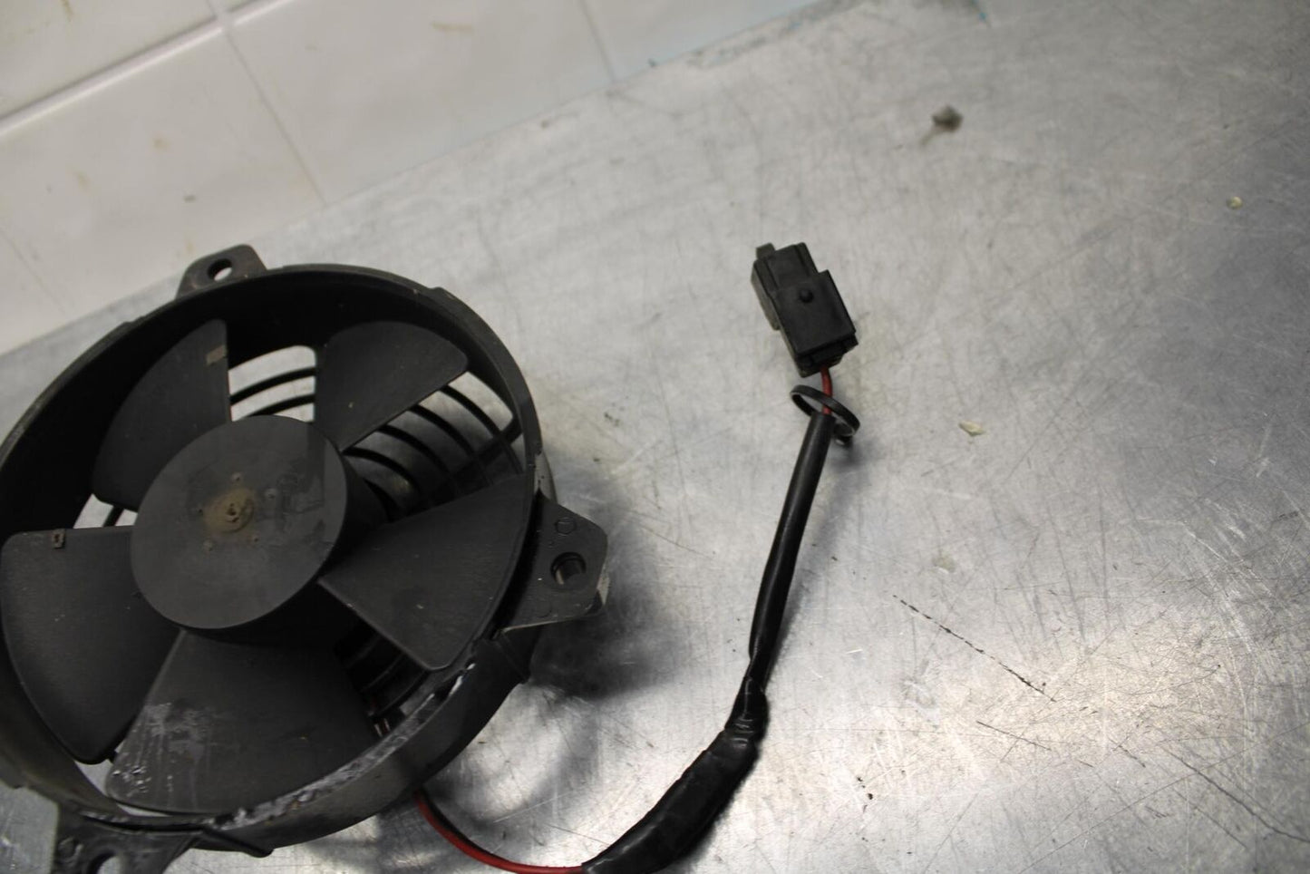 07-11 KTM 990 SUPER DUKE ENGINE RADIATOR COOLING FAN BB578