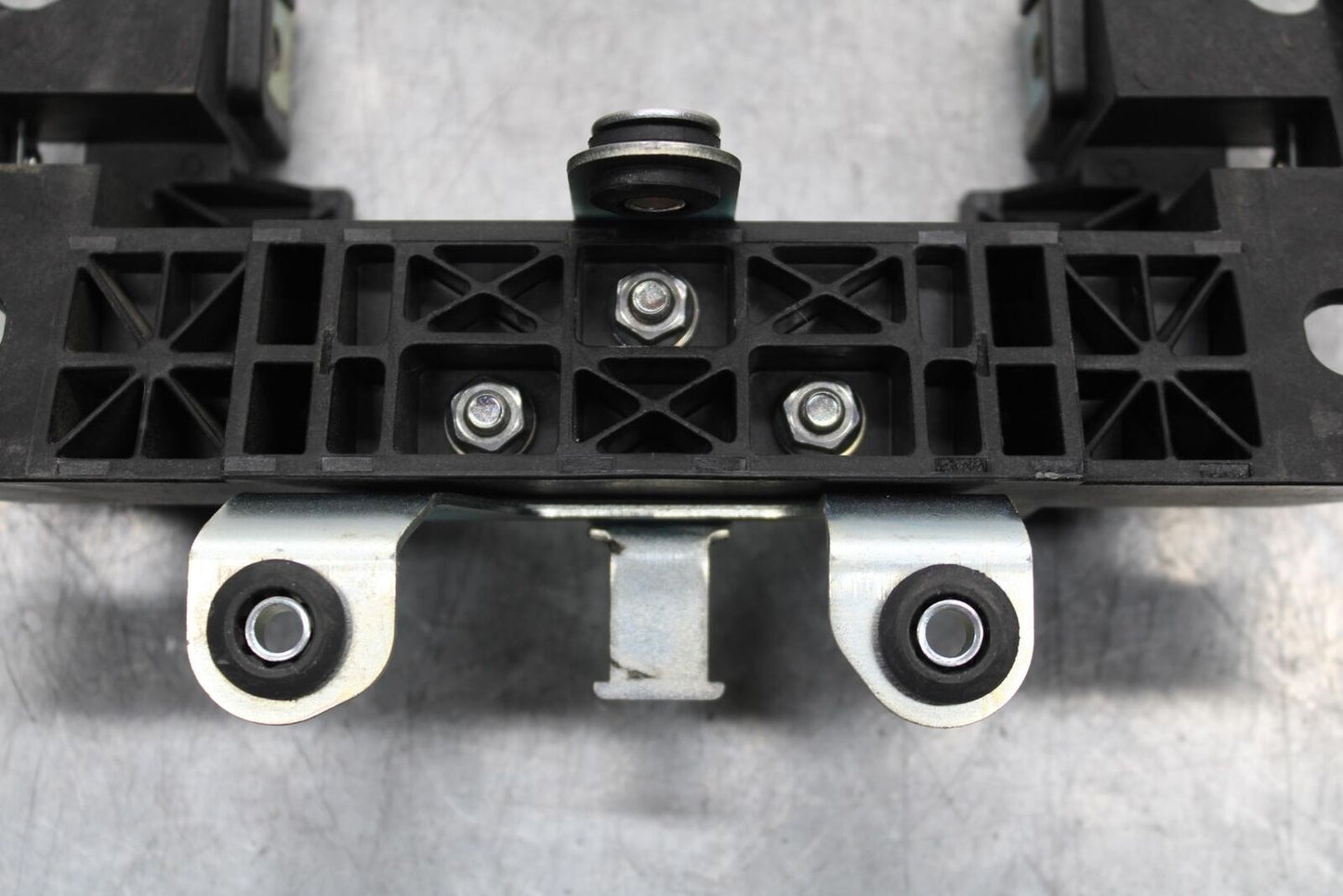 20 SUZUKI GSXR 1000 GAS TANK BRACKETS MOUNTS BB597
