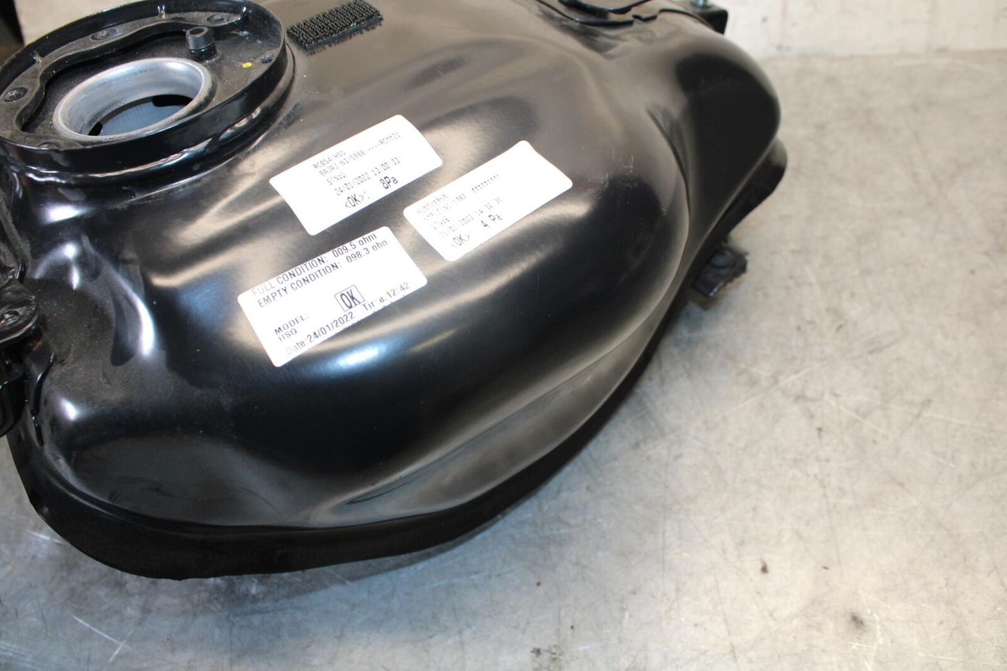 22-23 HUSQVARNA SVARTPILEN 401 GAS TANK FUEL CELL PETROL RESERVOIR BB541