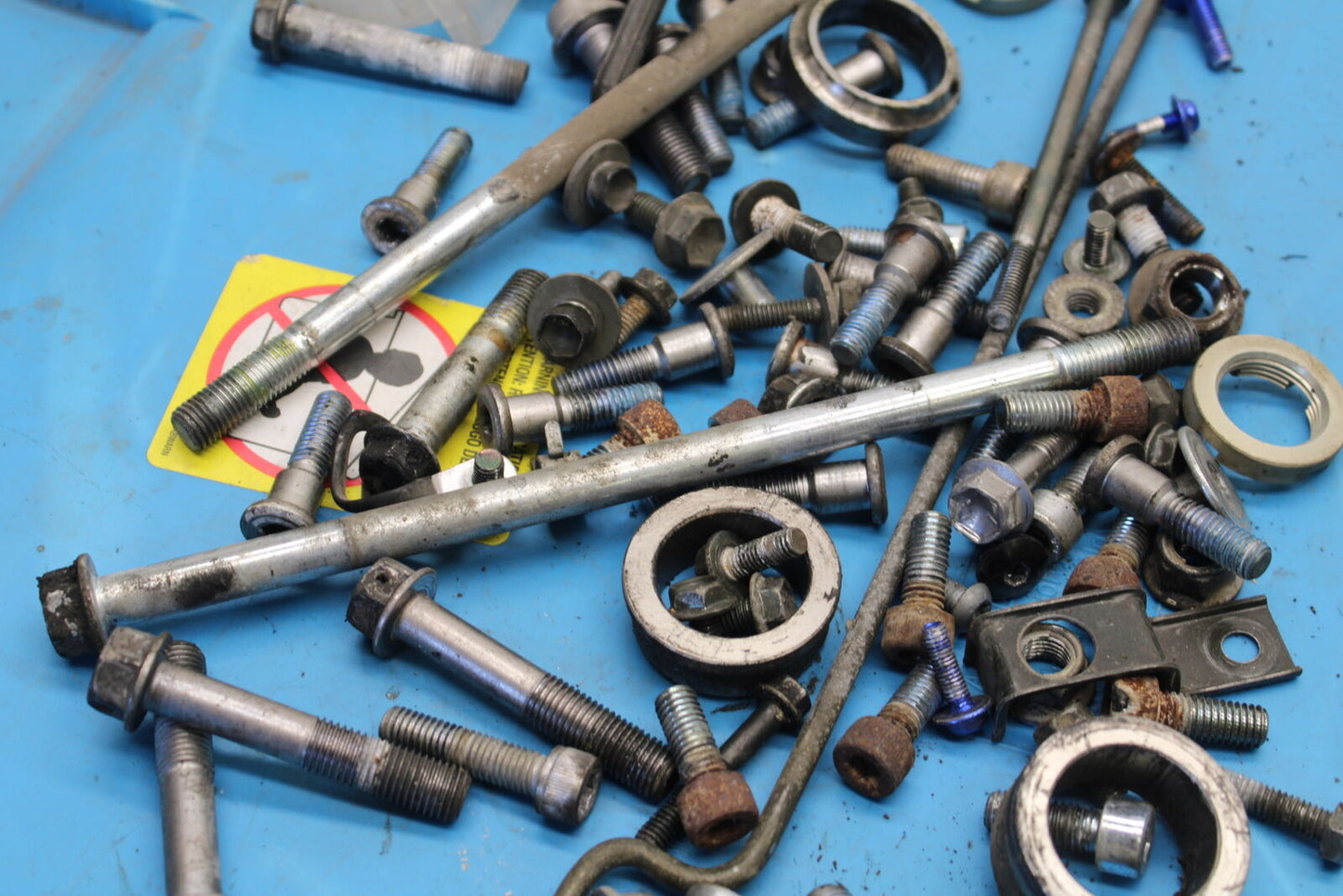 04-05 SUZUKI GSXR600 ENGINE MOUNTING BOLTS HARDWARE MOTOR SCREWS BB658