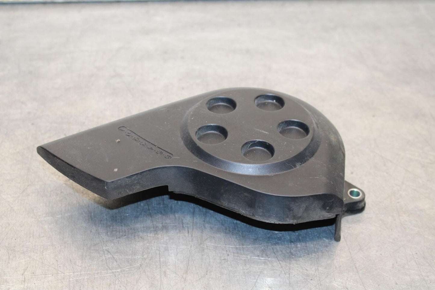 01-06 HONDA CBR600F4I ENGINE SPROCKET COVER 11350-MBW-000 BB626