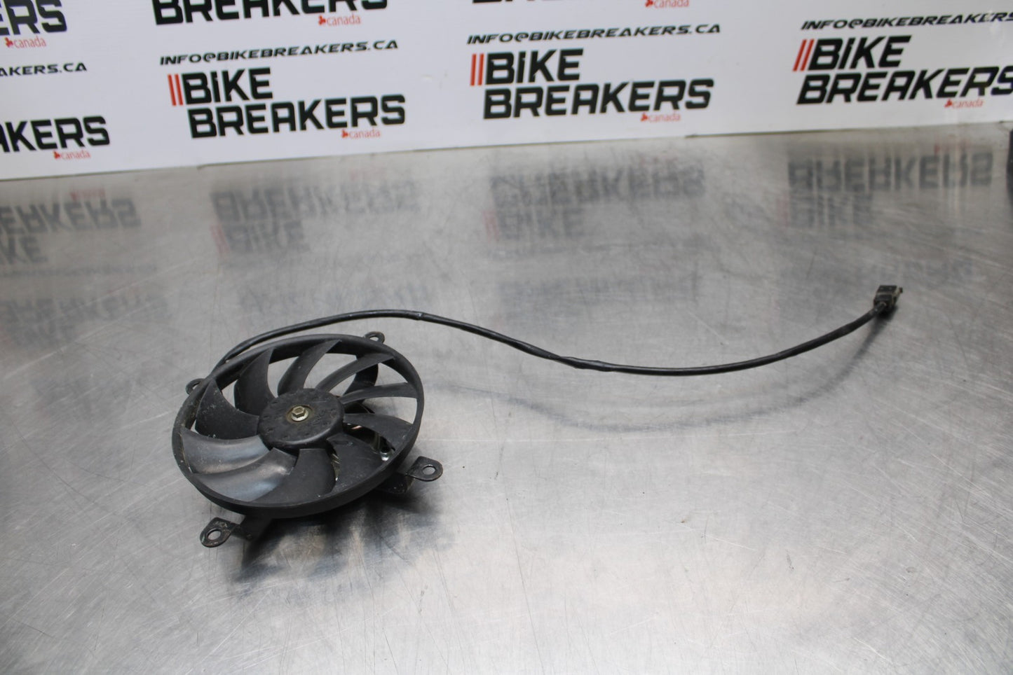 08 KAWASAKI VULCAN 900 ENGINE RADIATOR COOLING FAN BB184