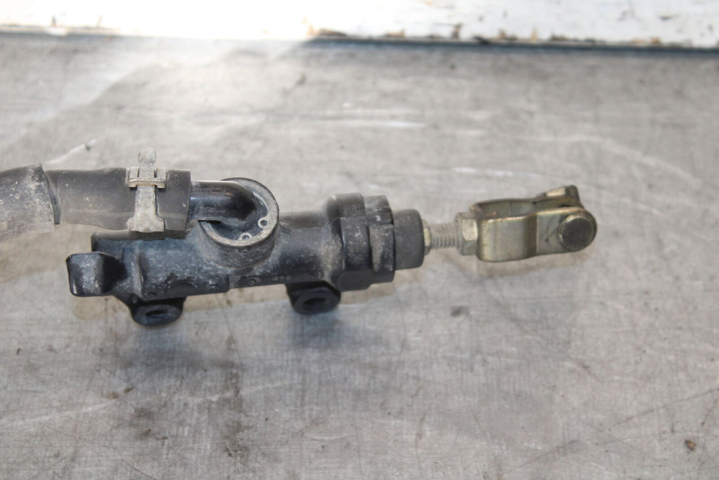 01-06 TRIUMPH TIGER 955I REAR BACK BRAKE MASTER CYLINDER W RESERVOIR BB693