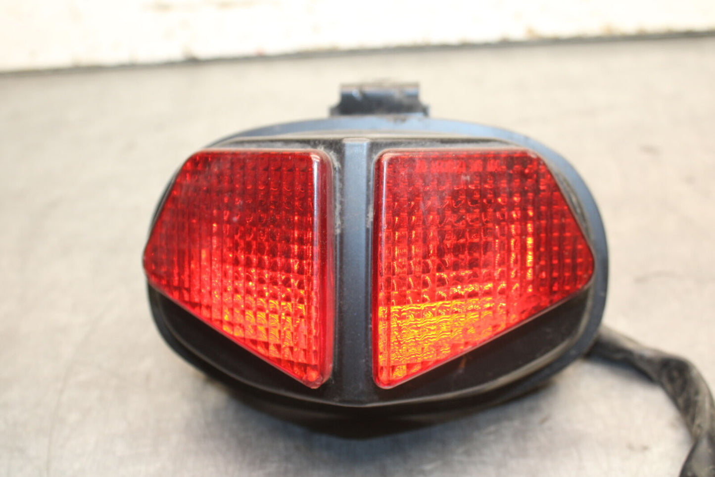 03-04 TRIUMPH DAYTONA 600 REAR TAIL TAILLIGHT BACK BRAKE LIGHT BB745