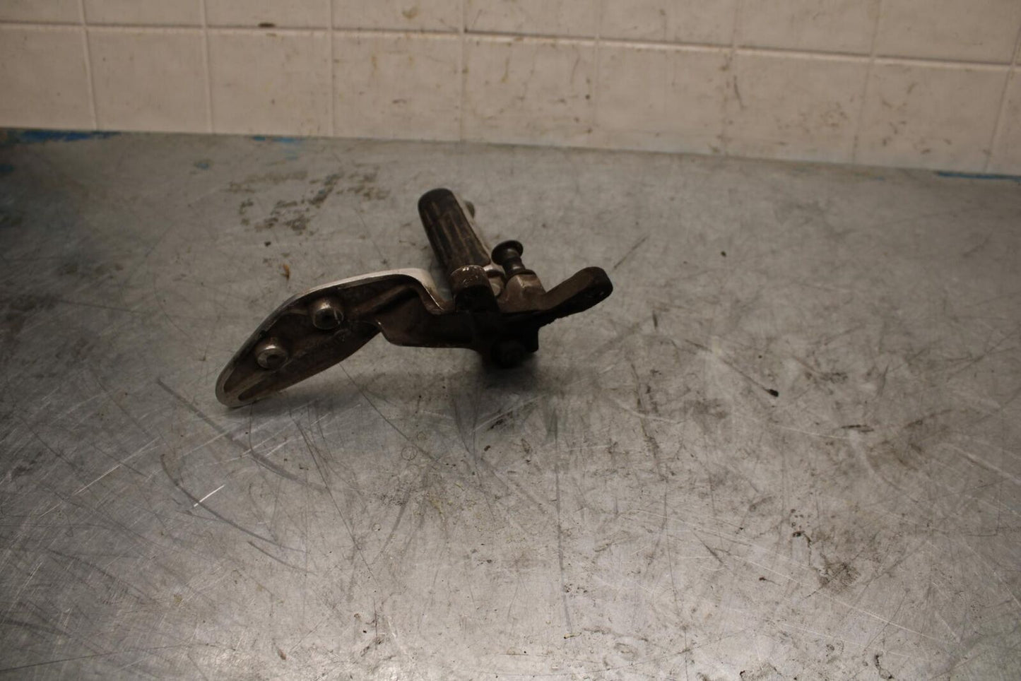 96-07 YAMAHA YZF600R LEFT REARSET REAR SET DRIVER FOOT PEG REST BB427 THUNDERCAT