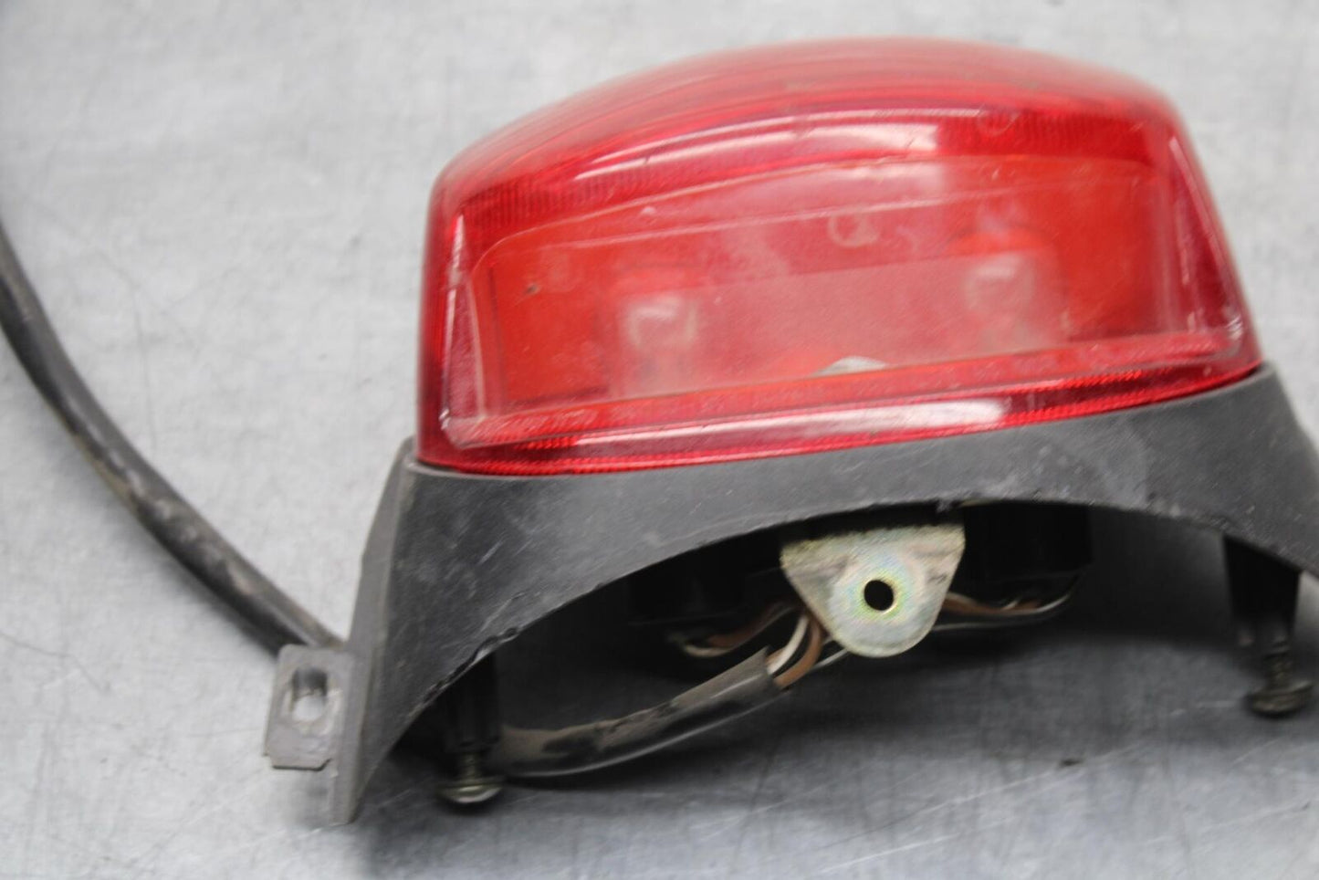 1999 Suzuki GSXR600 REAR TAIL TAILLIGHT BACK BRAKE LIGHT 35710-33E30 BB580