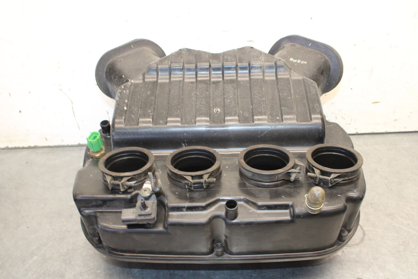 04 SUZUKI GSXR600 AIRBOX AIR INTAKE FILTER BOX 13700-29G00 BB676