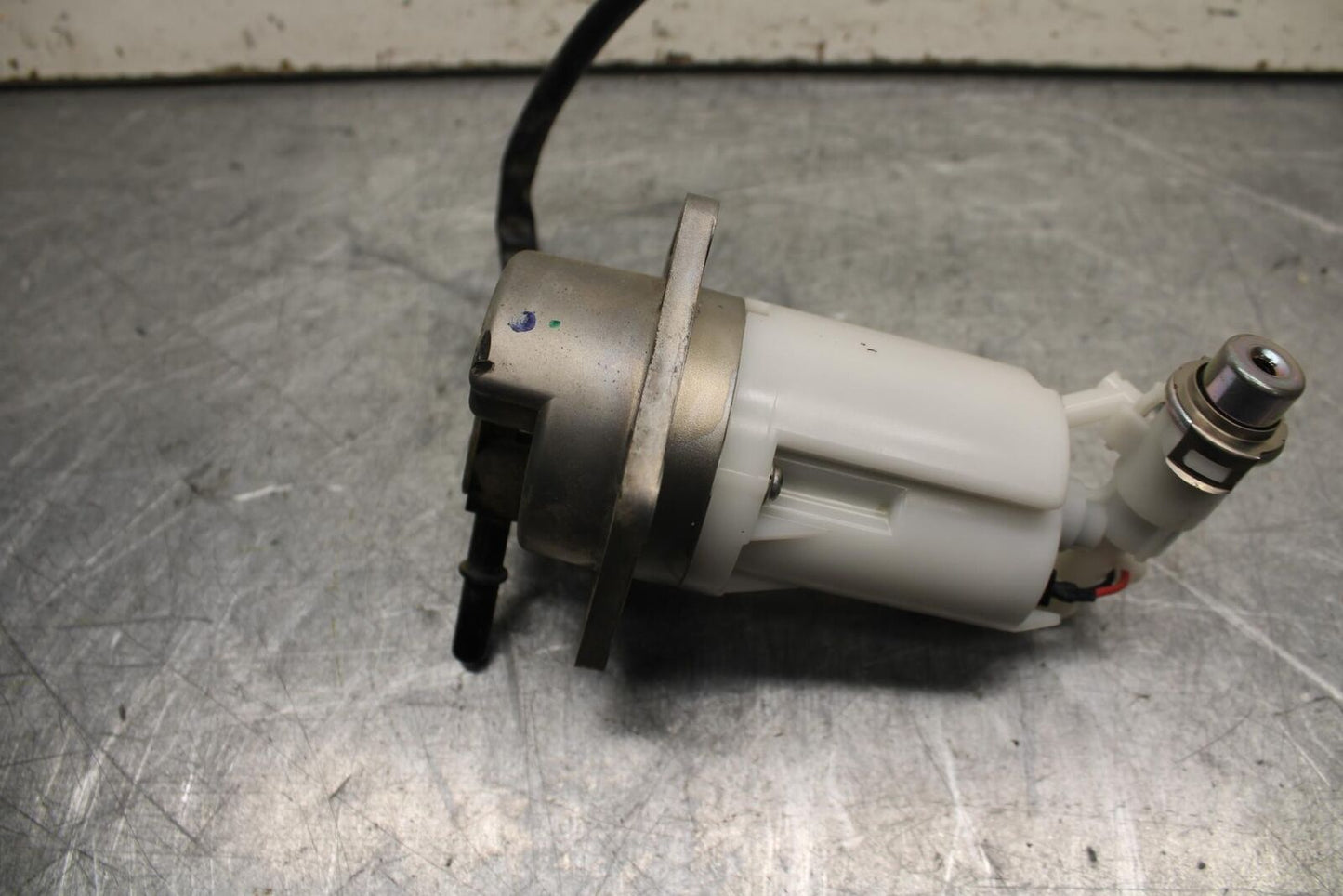 16-18 KTM 690 DUKE FUEL PUMP GAS PETROL SENDER UNIT BB631