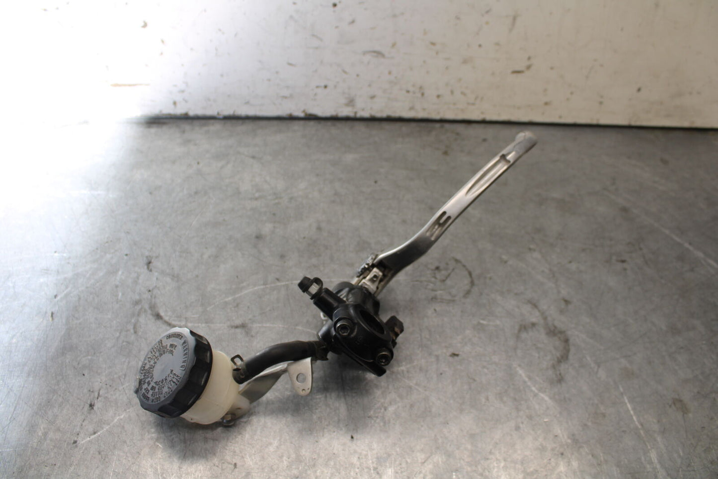 07-08 TRIUMPH DAYTONA 675 FRONT BRAKE MASTER CYLINDER w/ LEVER T2025700 BB685