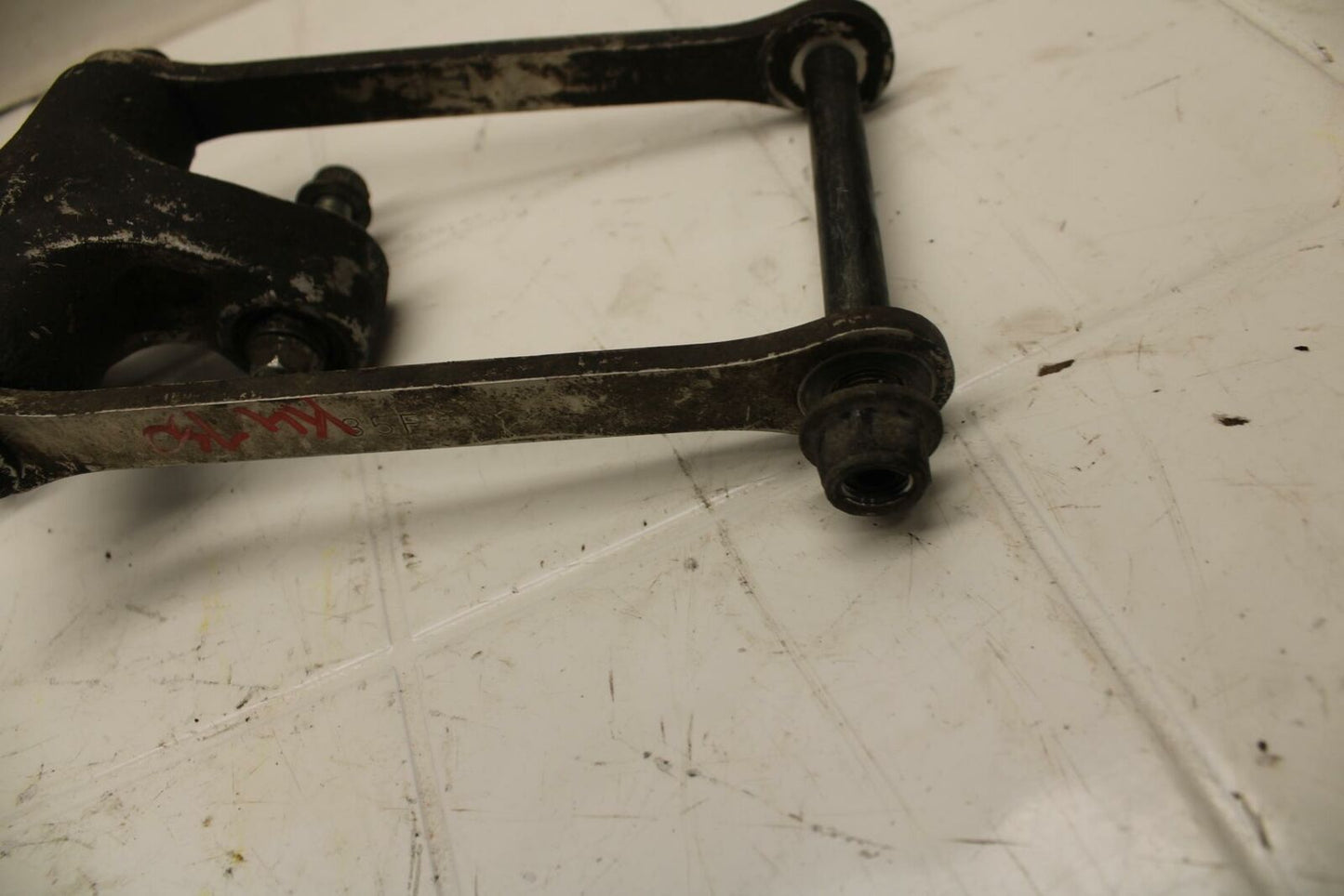 04-05 SUZUKI GSXR750 REAR DOGBONE SHOCK LINKAGE LINK 62600-35880 BB11