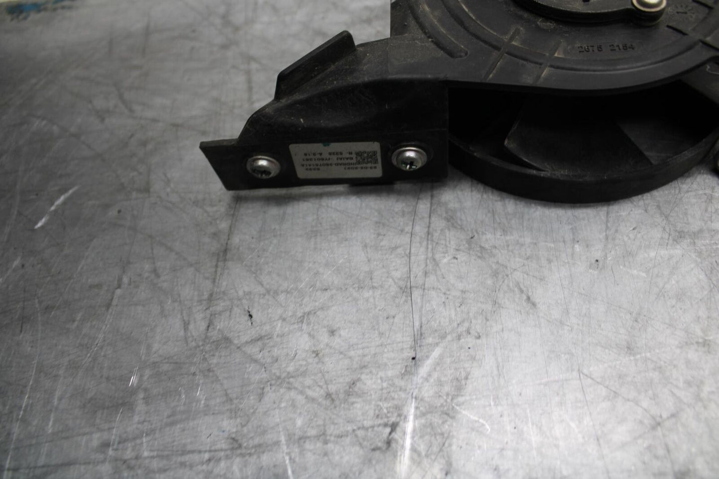 21 HUSQVARNA VITPILEN 401 ENGINE RADIATOR COOLING FAN BB467