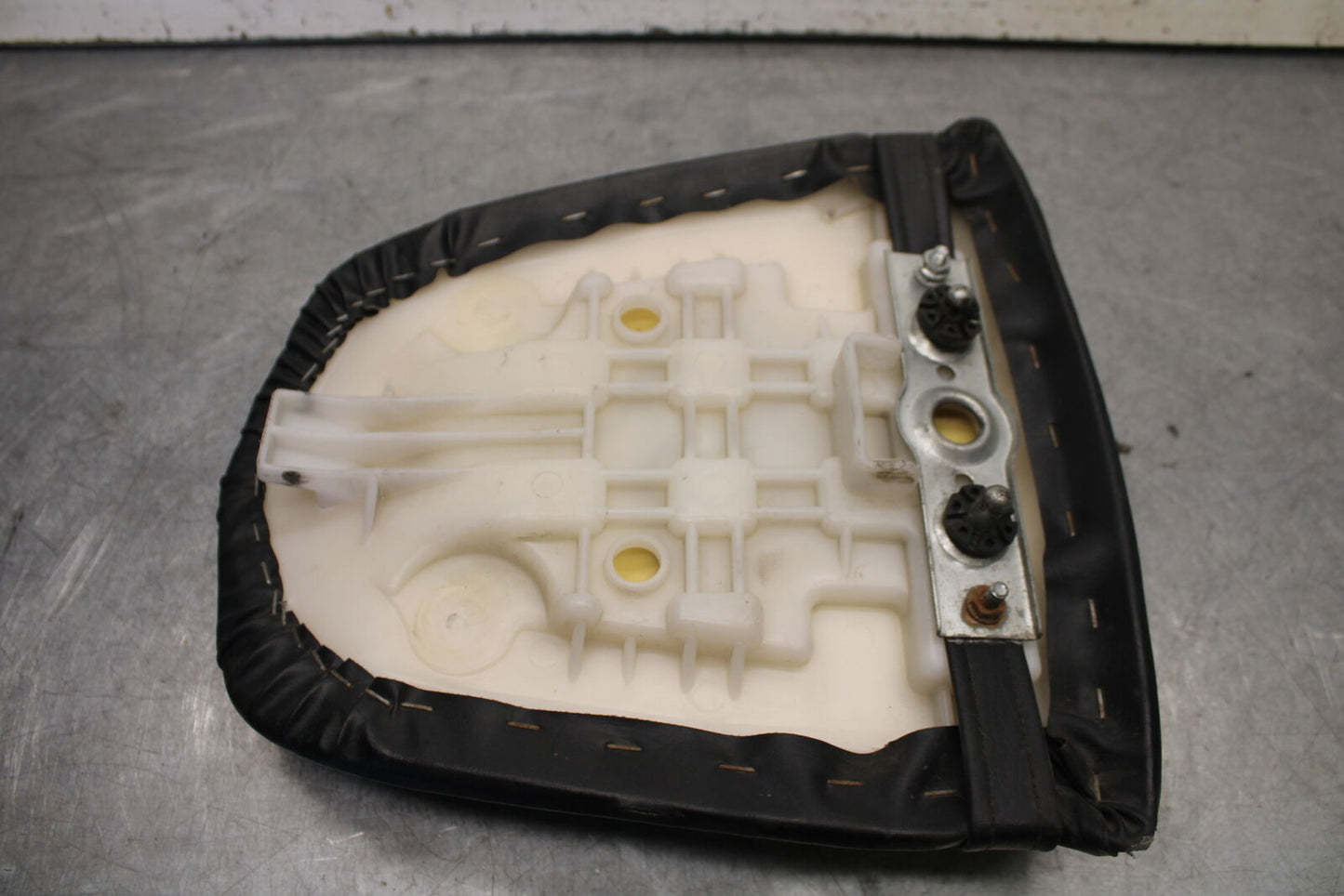 04-05 SUZUKI GSXR600 REAR BACK PASSENGER TANDEM SEAT PAD SADDLE PILLION BB658