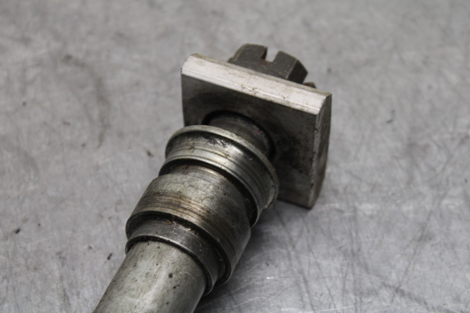 01-03 SUZUKI GSXR600 REAR AXLE BACK WHEEL RIM PIVOT BOLT AXEL BB336