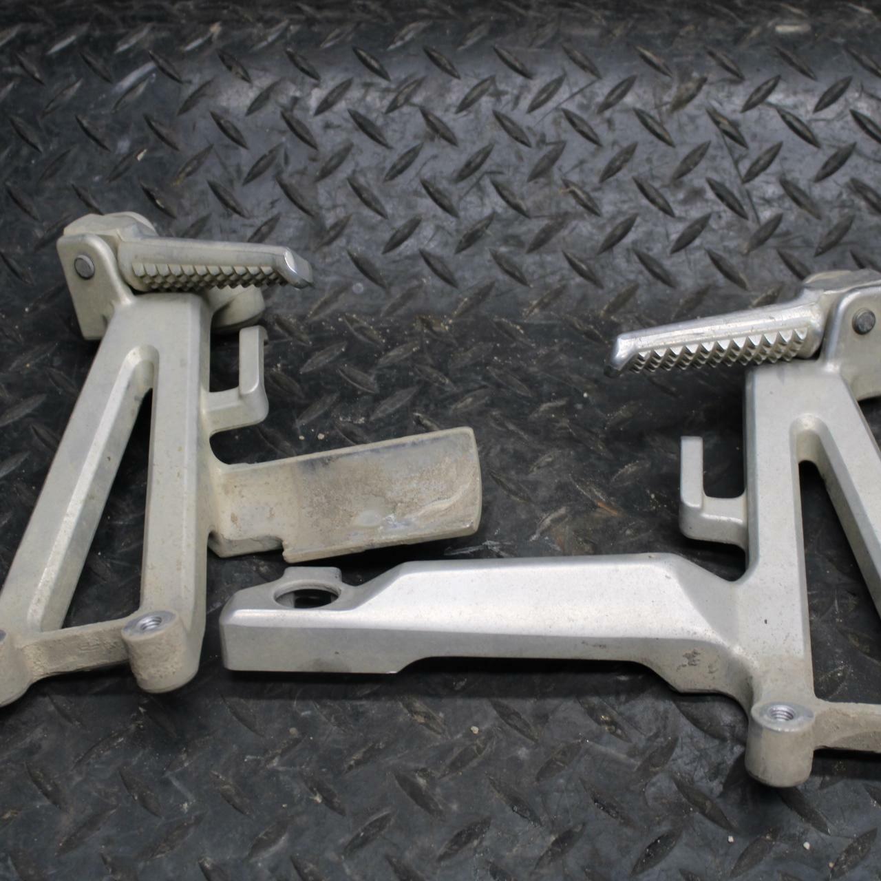 98 HONDA CBR600F3 REAR BACK PASSENGER PEG SET PAIR BB201