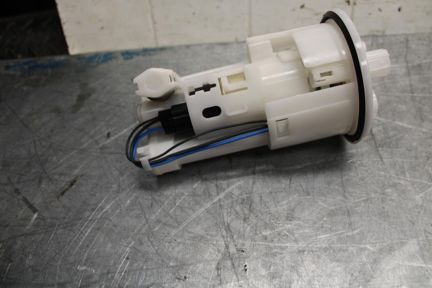 17-21 TRIUMPH STREET TRIPPLE R ABS FUEL PUMP GAS PETROL SENDER UNIT bb452