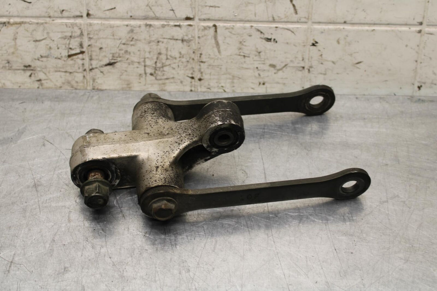 2004 Suzuki Intruder 1500 VL1500 REAR BACK SHOCK LINKAGE BB573