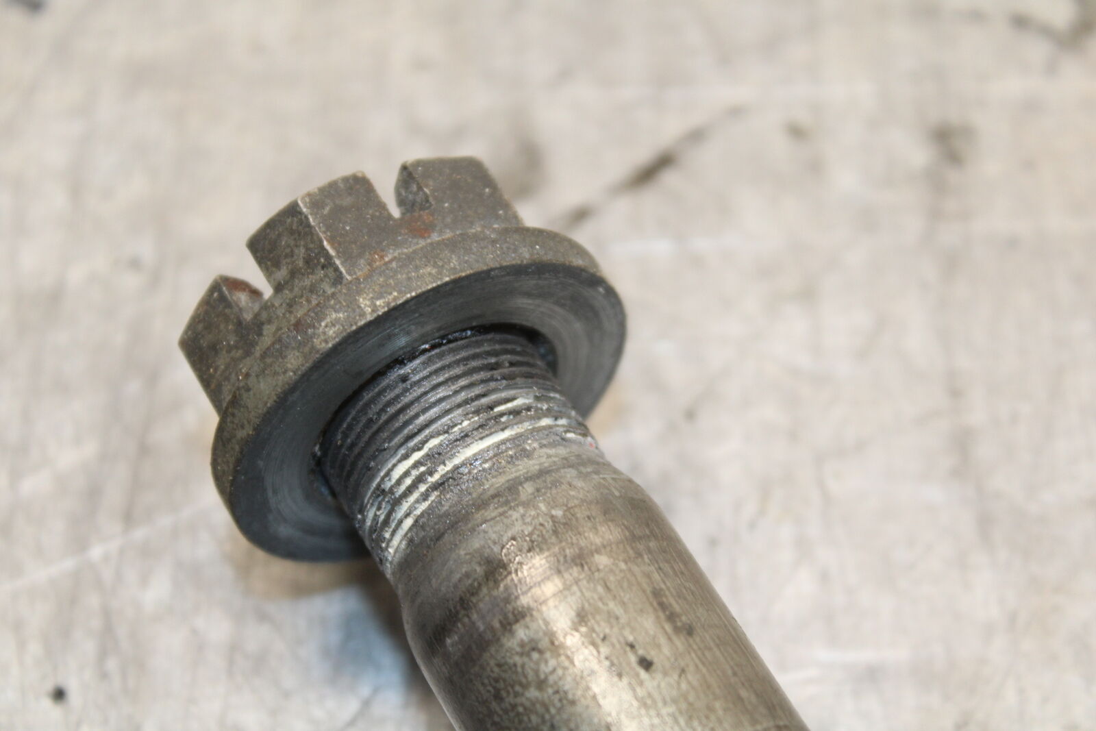 01-03 SUZUKI GSXR600 REAR AXLE BACK WHEEL RIM PIVOT BOLT AXEL BB336