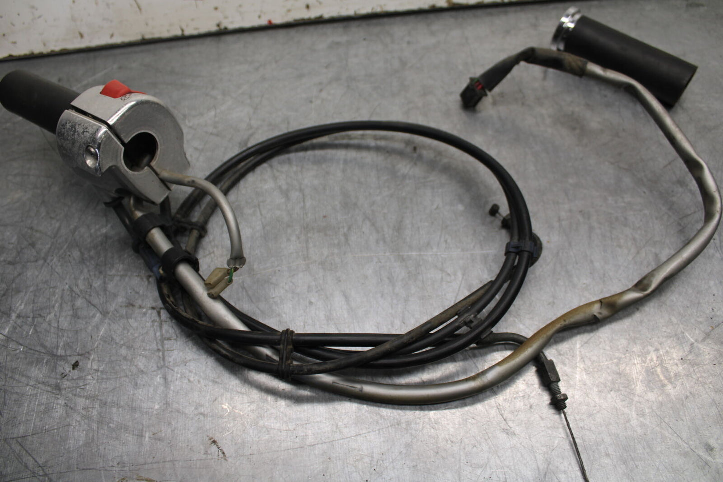 99-00 YAMAHA V STAR 1100 THROTTLE CABLE LINE HOUSING GUIDE BB711