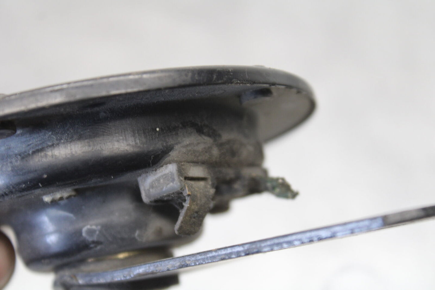 01-06 TRIUMPH TIGER 955I HORN SIGNAL BB693