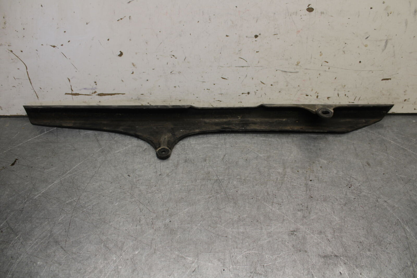 09-11 TRIUMPH DAYTONA 675 REAR BACK DRIVE CHAIN GUARD COVER SHIELD BB652