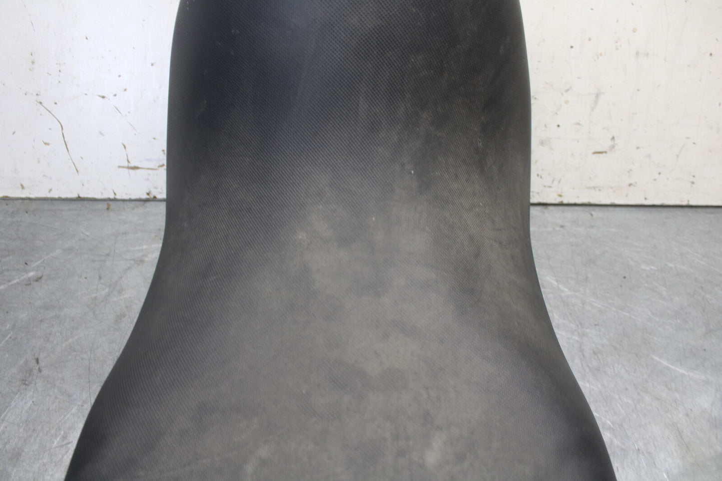 01-06 TRIUMPH TIGER 955I FRONT DRIVERS SEAT PAD SADDLE PILLION BB693
