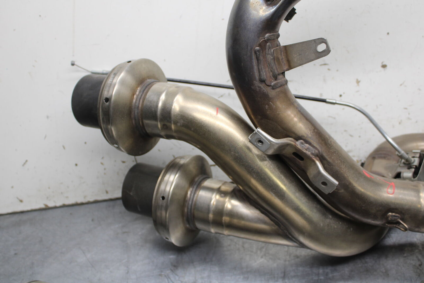 09-11 DUCATI STREETFIGHTER 1098 FULL EXHAUST SYSTEM HEADERS PIPE MUFFLER BB705