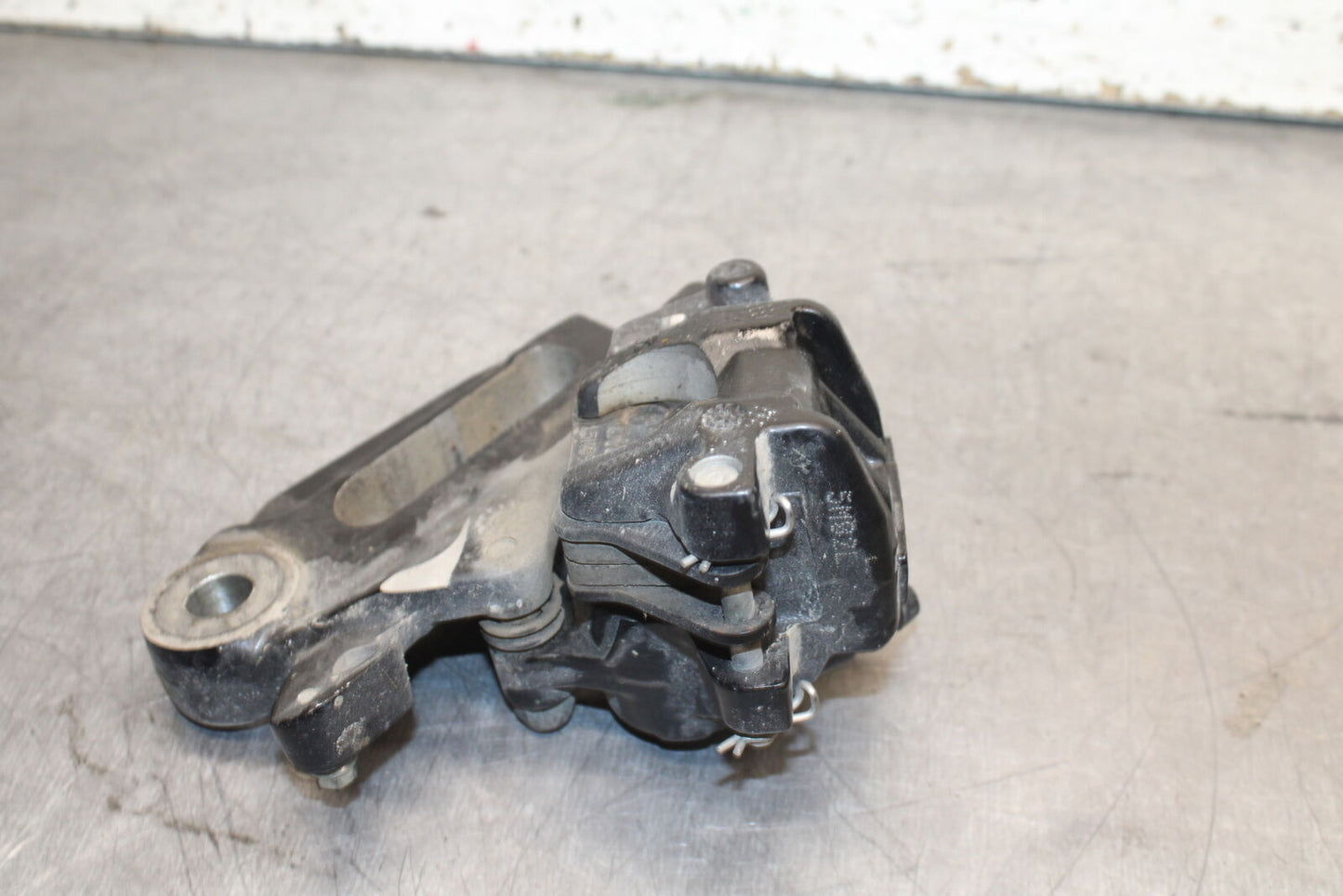 13-16 KTM 390 DUKE REAR BACK BRAKE CALIPER W MOUNT BRACKET BB748
