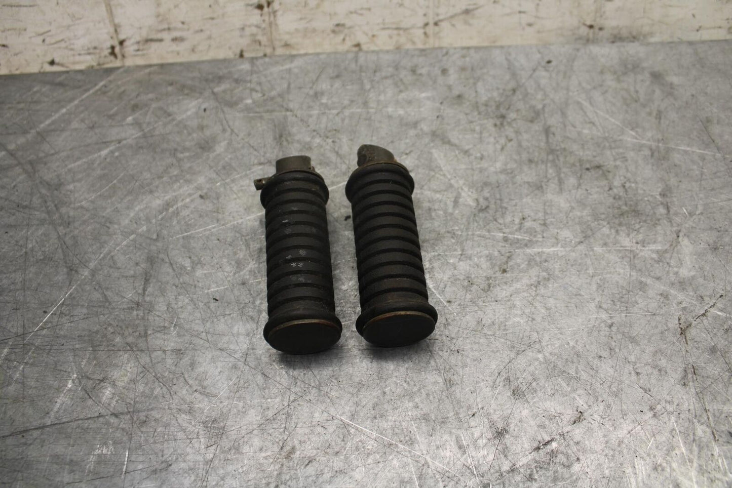 1982 Suzuki GS450L REAR PASSENGER FOOT STEP PEG BB52