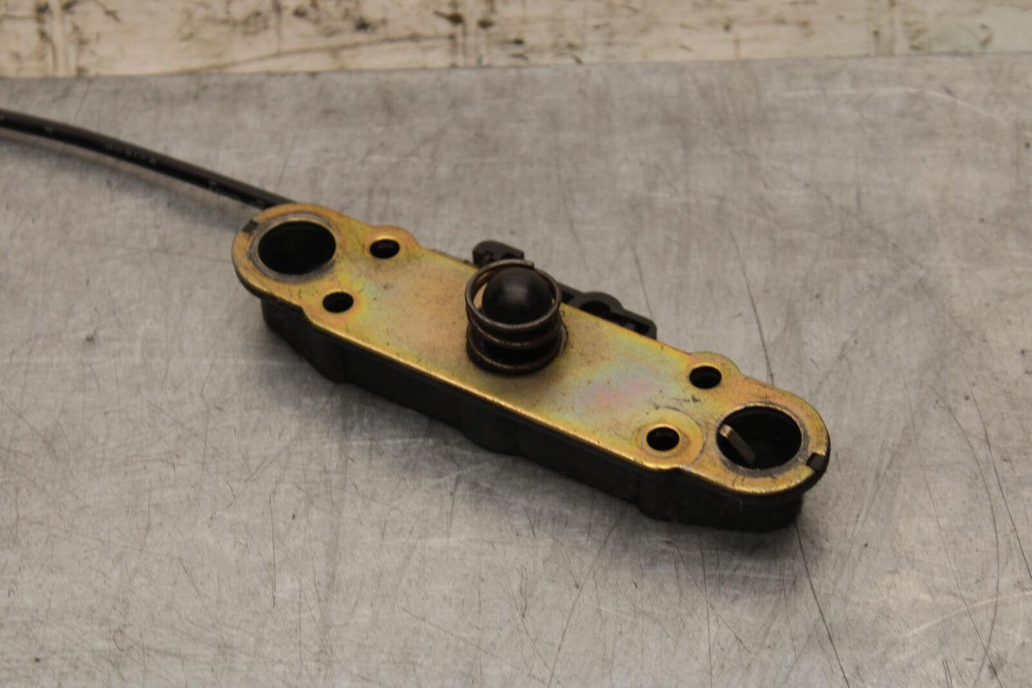 1997 Suzuki Bandit 1200 GSF1200S SEAT LATCH BB559