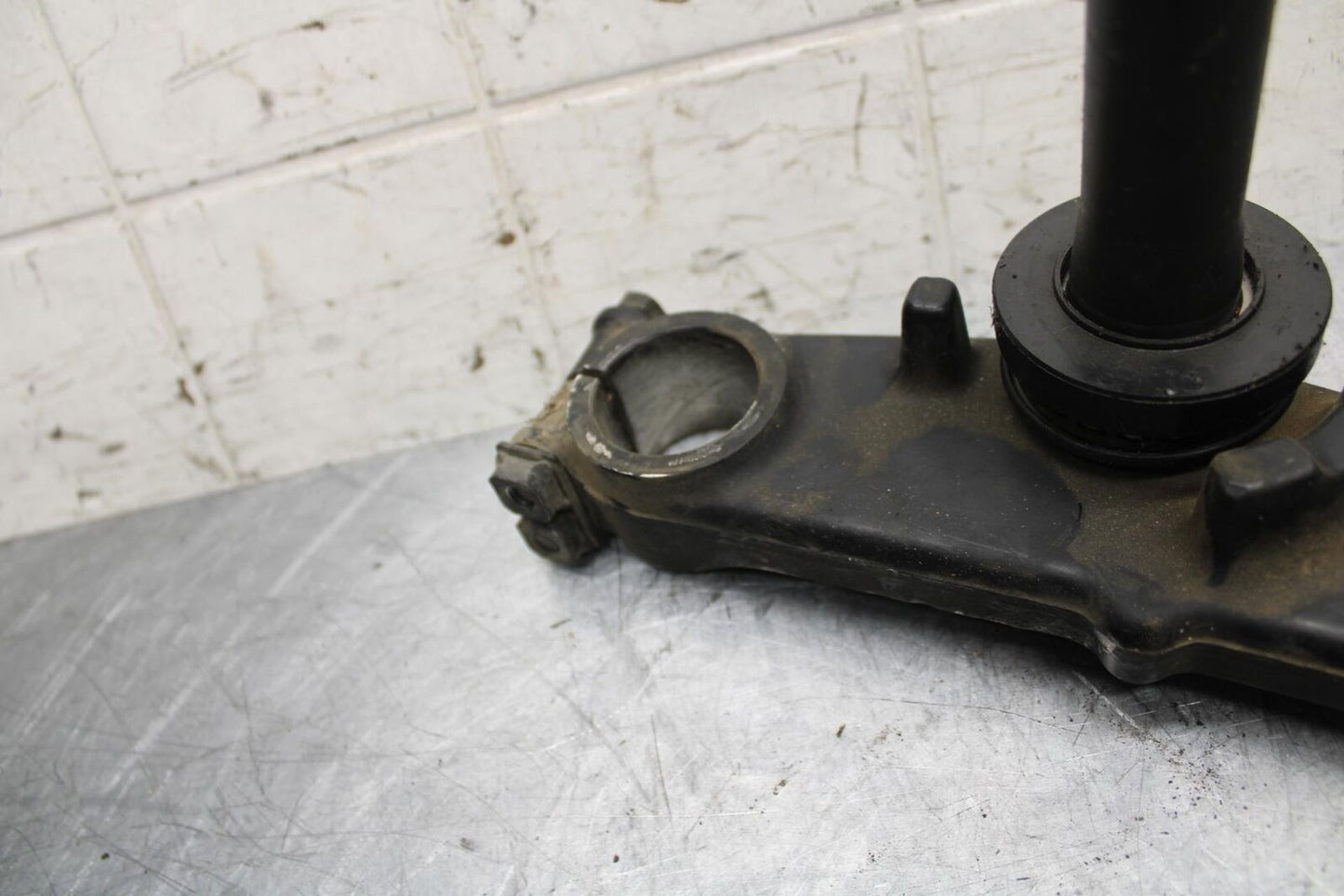 82-83 SUZUKI GS1100GL FRONT FORKS CLAMP LOWER TRIPLE TREE STEM BB30