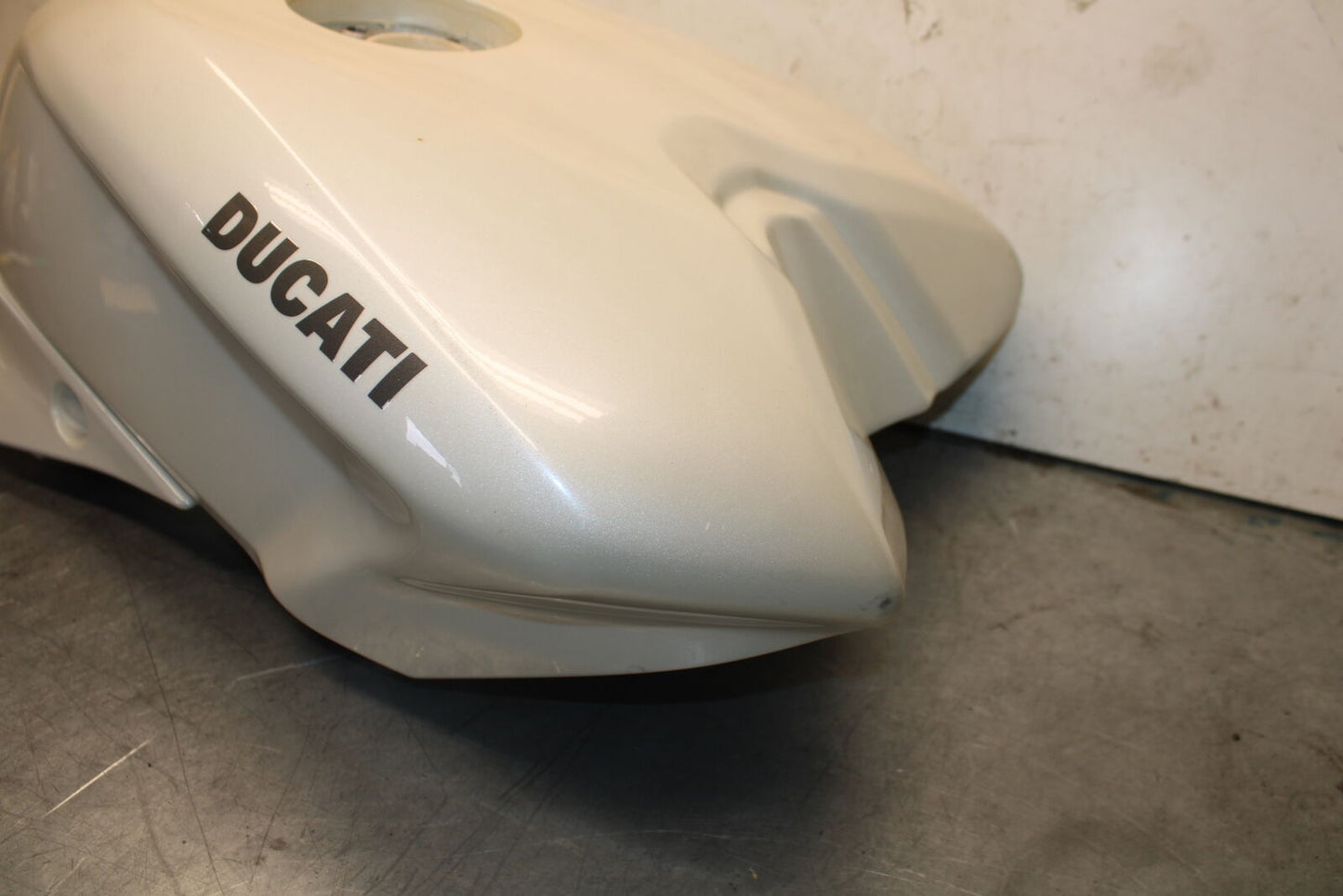 12-13 DUCATI STREETFIGHTER 848 GAS TANK FUEL CELL PETROL RESERVOIR BB705