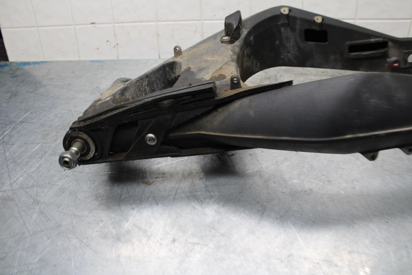 14-15 TRIUMPH STREET TRIPLE R REAR SWINGARM BACK SUSPENSION SWING ARM BB441