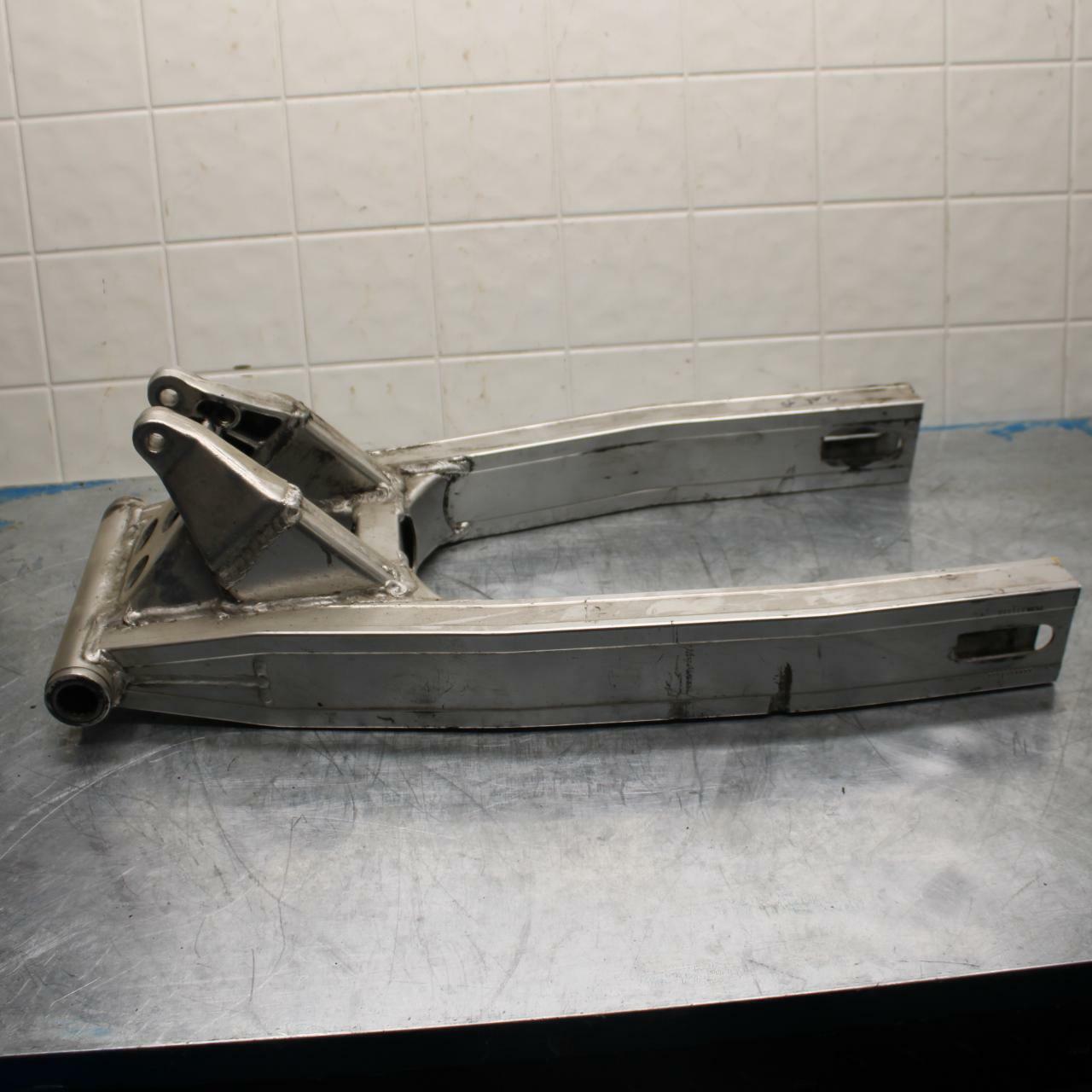86 SUZUKI GSXR1100 G REAR SWINGARM BACK SUSPENSION SWING ARM BB413 B