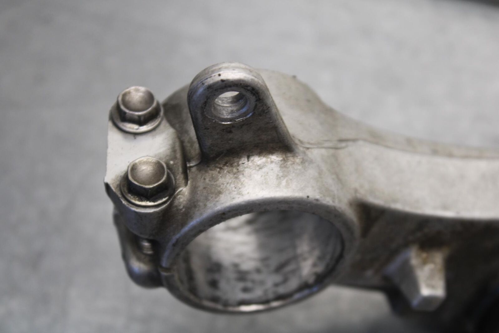 01-03 SUZUKI GSXR600 FRONT FORKS CLAMP LOWER TRIPLE TREE STEM 51410-39F00 BB639