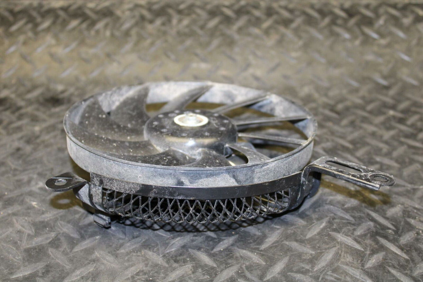 11-17 SUZUKI GSXR750 ENGINE RADIATOR COOLING FAN BB 182