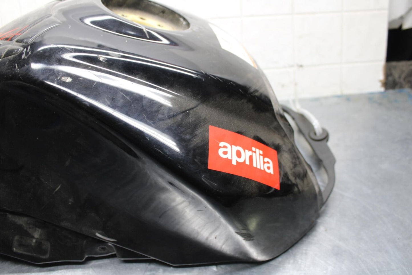 2010 Aprilia RSV4 R GAS TANK FUEL CELL PETROL RESERVOIR BB202