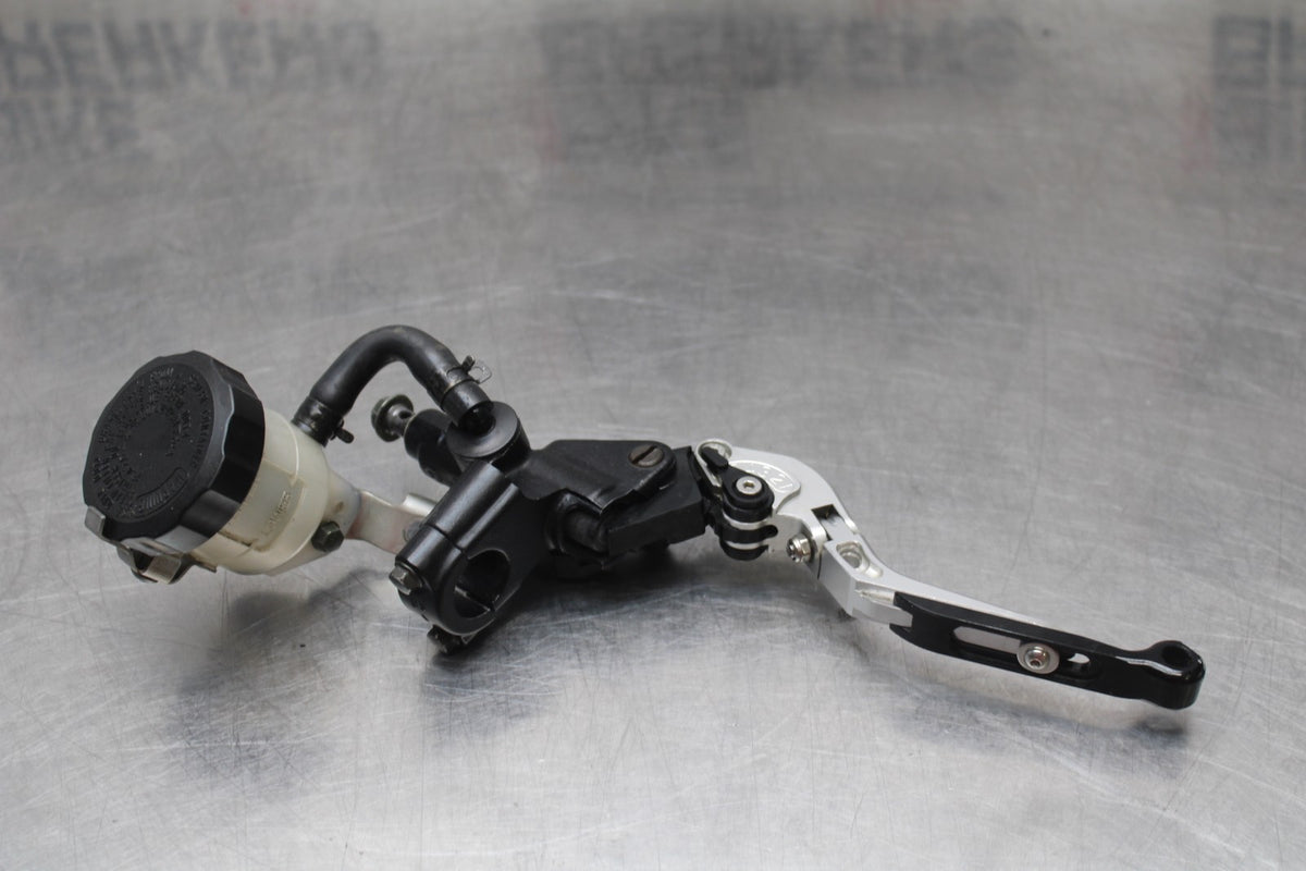 00 SUZUKI GSXR750 FRONT BRAKE MASTER CYLINDER w/ LEVER BB820