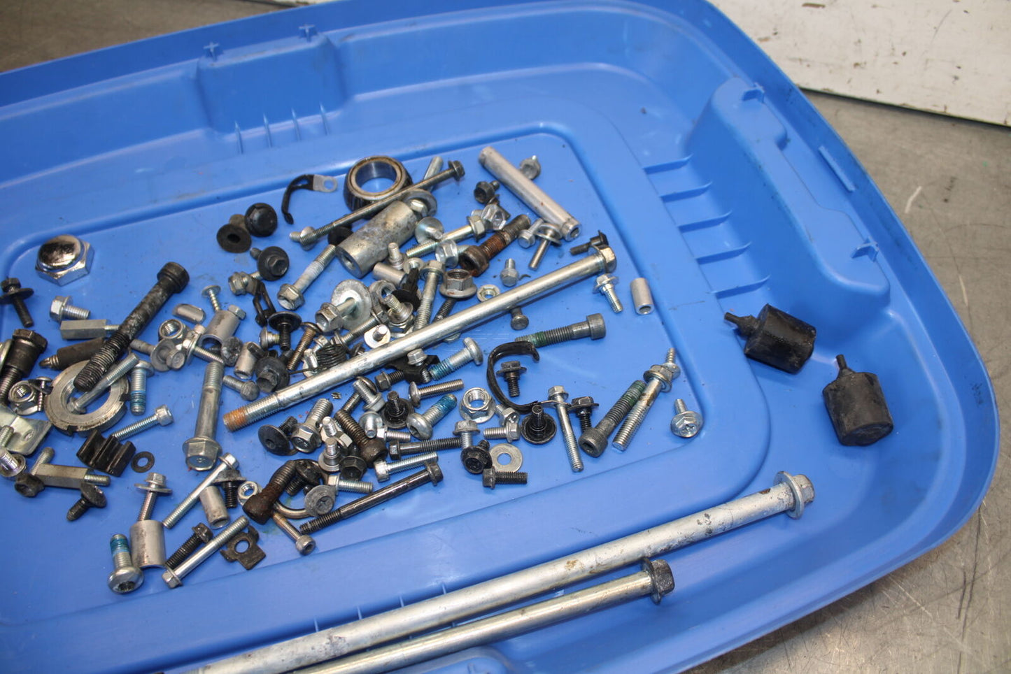 09-11 DUCATI 1198 MOUNTING BOLTS HARDWARE MOTOR SCREWS BB705