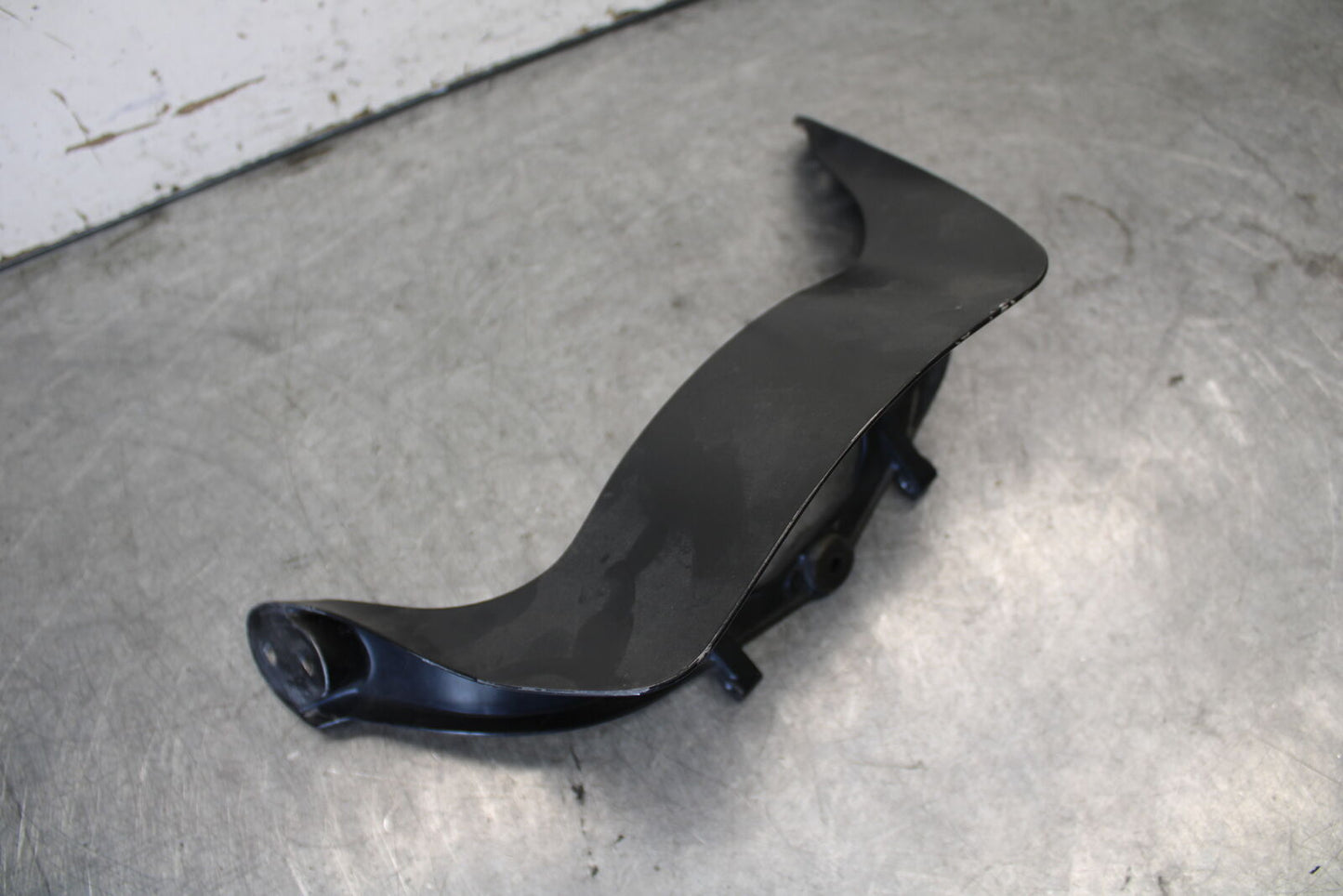 03-04 KAWASAKI NINJA ZX6RR UPPER FAIRING MIRROR GAUGES STAY BRACKET BB684