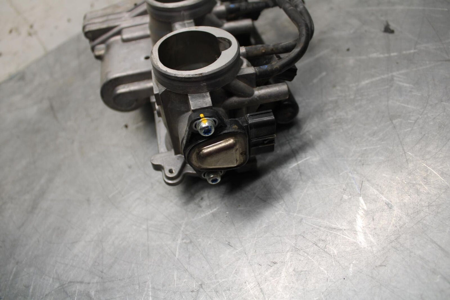 17-21 TRIUMPH STREET TRIPPLE R ABS MAIN FUEL INJECTORS / THROTTLE BODIES bb452