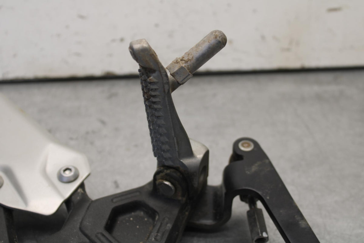 23-24 KAWASAKI NINJA ZX4R LEFT REARSET REAR SET DRIVER FOOT PEG REST STOP BB638