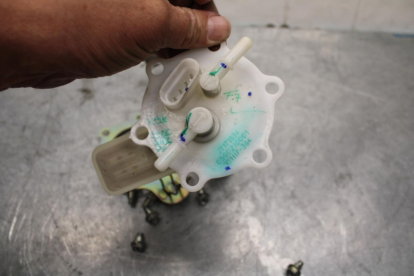 18 KTM RC 390 FUEL PUMP GAS PETROL SENDER UNIT BB442